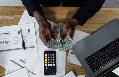 財務(wù)風(fēng)險意識薄弱